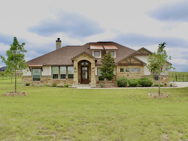 121 Valley Vew Dr, La Vernia, TX 78121