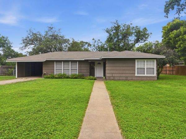 812 Cherry, Uvalde, TX 78801
