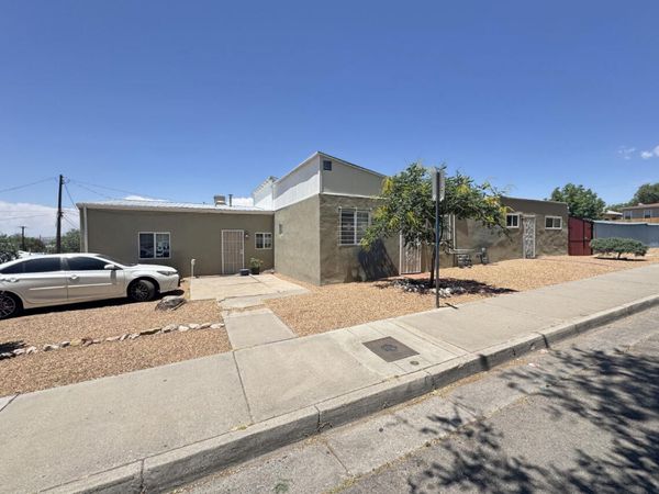 511 Spruce Street SE, Albuquerque, NM 87106