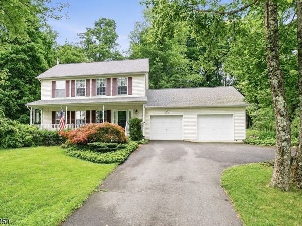 10 Mountainside Dr, Andover, NJ 07860