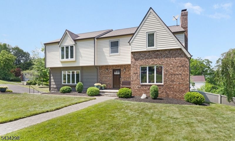 1 Ashley Ct, Morris, NJ 07960 Main Photo