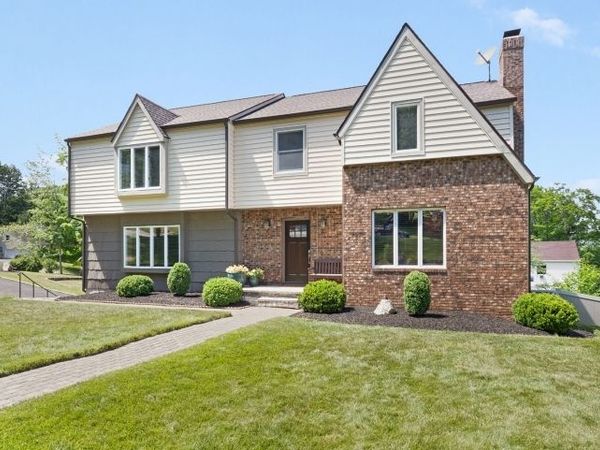 1 Ashley Ct, Morris, NJ 07960