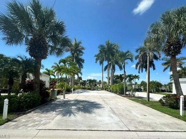 1311 Diamond Lake CIR , NAPLES, FL 34114