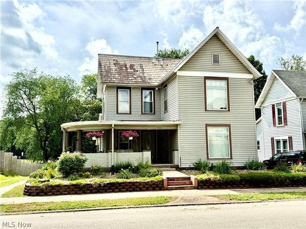 402 Cross Street , Newcomerstown, OH 43832