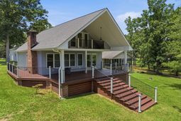 347 Bedford Way photo 4