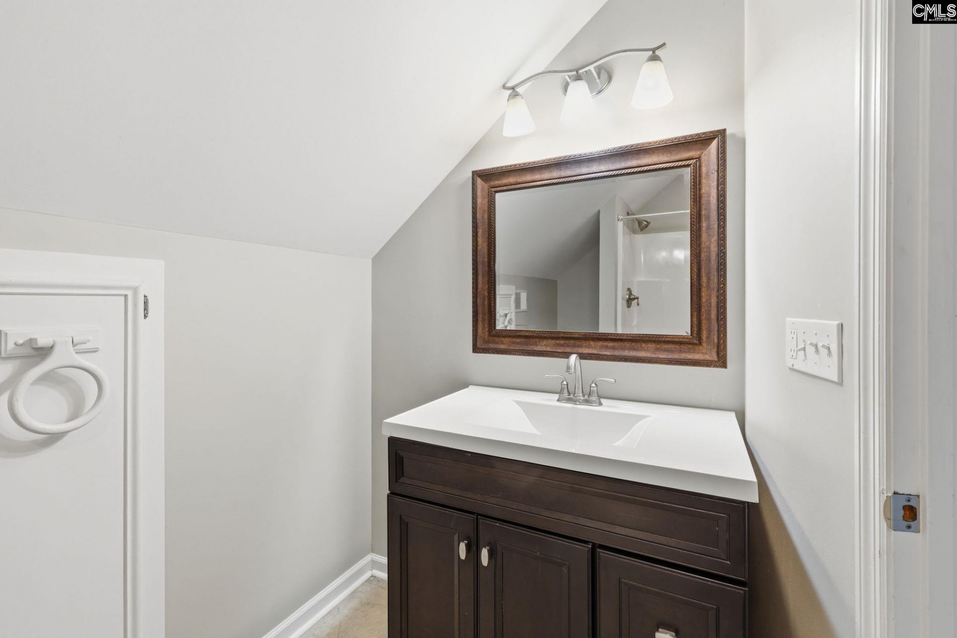 347 Bedford Way Photo 27