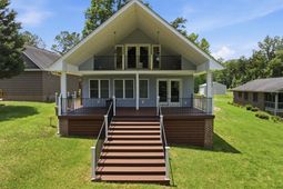 347 Bedford Way photo 4