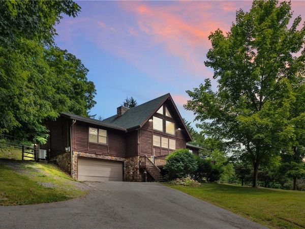 624 Squaw Run Rd , Ellwood City, PA 16117