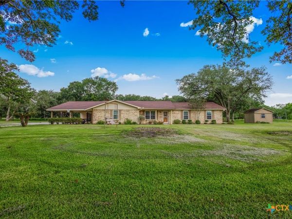 164 Private Road 1211, Edna, TX 77957