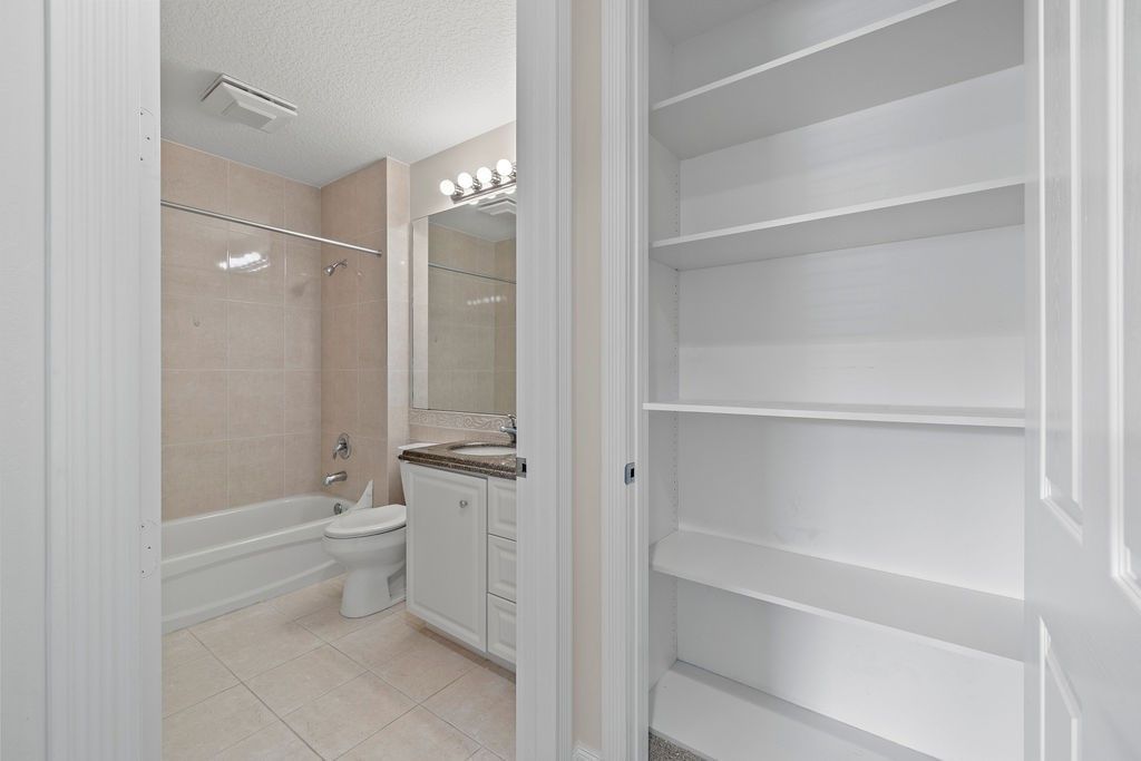 17 Harbour Isle Drive W, Unit 103, Fort Pierce, FL 34949 Photo