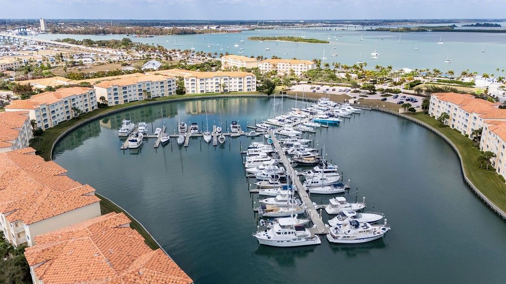 17 Harbour Isle Drive W, Unit 103, Fort Pierce, FL 34949 Photo