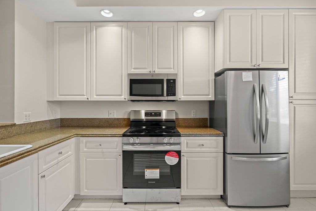 17 Harbour Isle Drive W, Unit 103, Fort Pierce, FL 34949 Photo