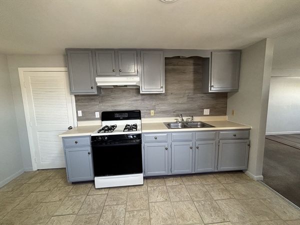 199 Flint Street, Unit 2R, Fall River, MA 02723