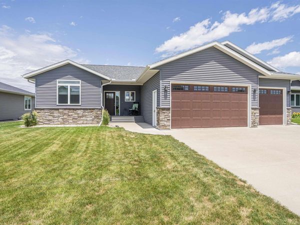 571 Prospect St SW, LeMars, IA 51031