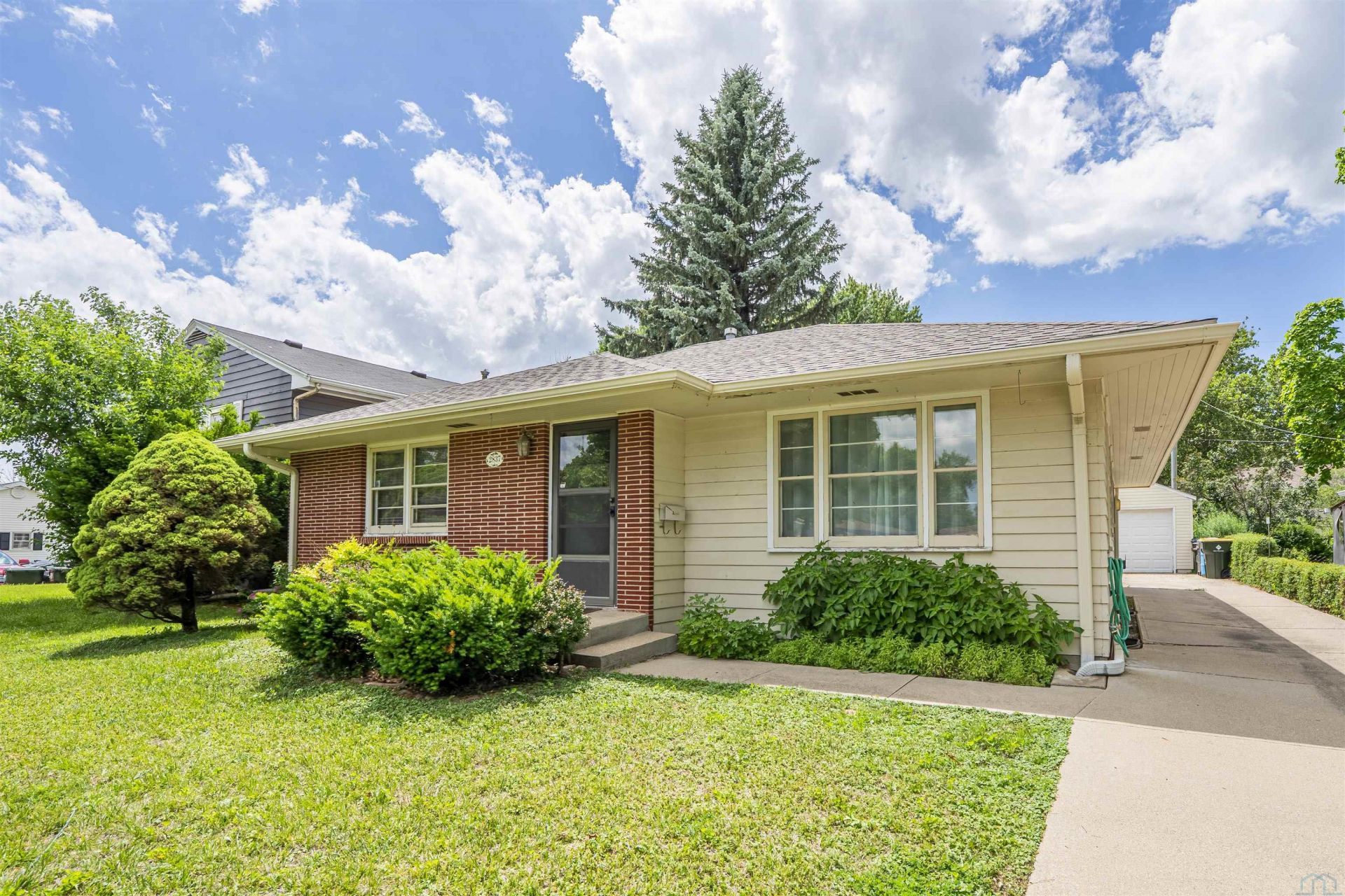 2837 S Cornelia St, Sioux City, IA 51106 Main Photo