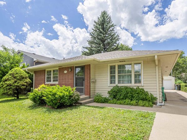 2837 S Cornelia St, Sioux City, IA 51106