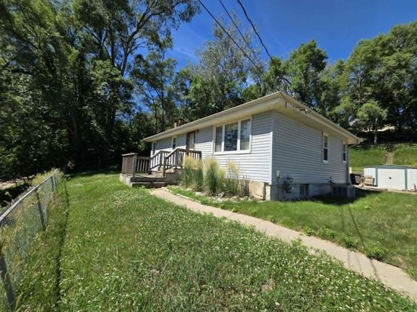 221 S Dorman St, Sioux City, IA 51103