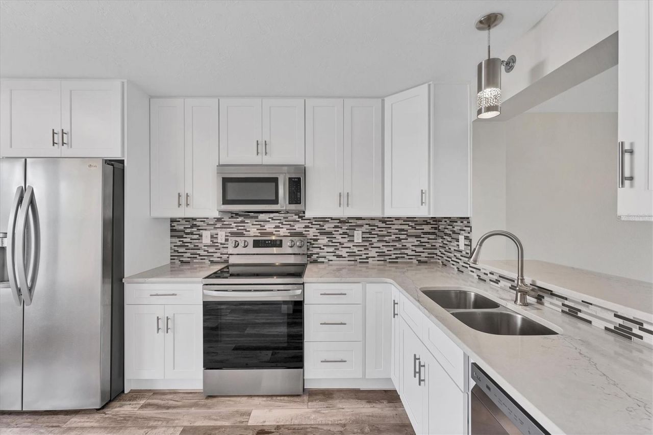 4530 Pinebrook Circle , Unit 208, Bradenton, FL 34209 Photo