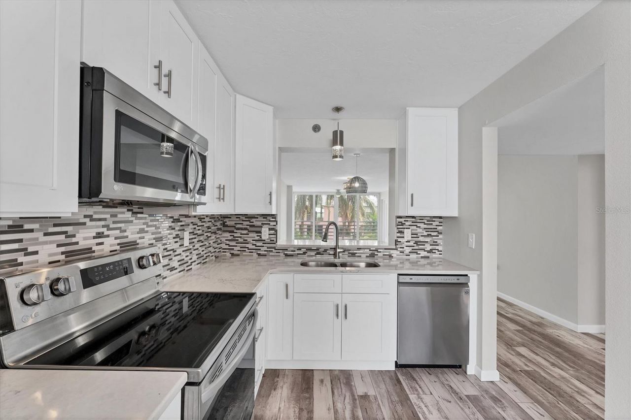 4530 Pinebrook Circle , Unit 208, Bradenton, FL 34209 Photo