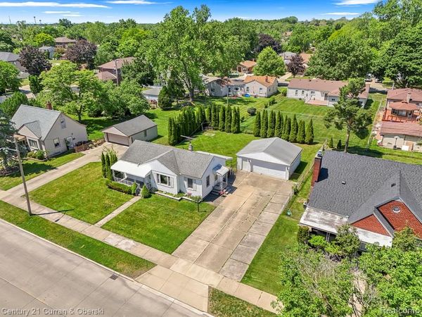 6141 N Gulley Road , Dearborn Heights, MI 48127
