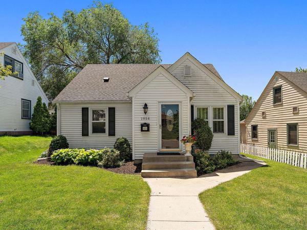 1954 Saunders Avenue , Saint Paul, MN 55116