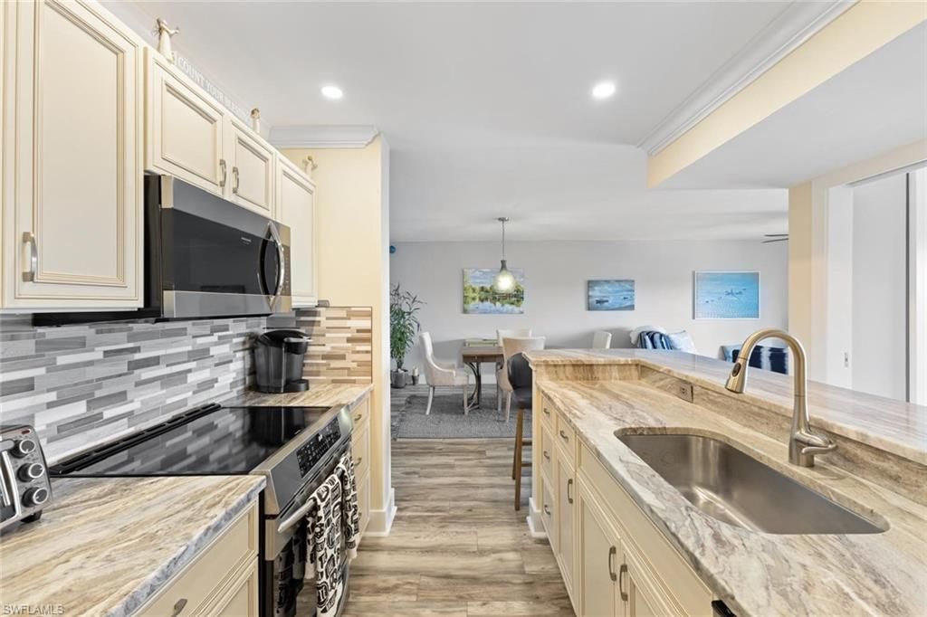 555 Park Shore Dr, Unit B513, Naples, FL 34103 Photo