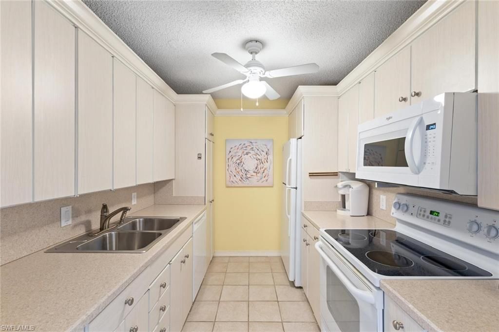 555 Park Shore Dr , Unit B302, Naples, FL 34103 Photo