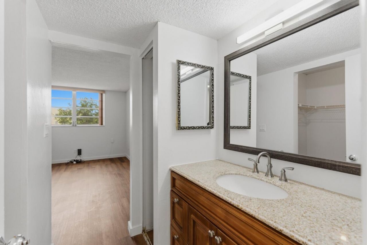 6020 NW 64th Avenue, Unit 208, Tamarac, FL 33319 Photo
