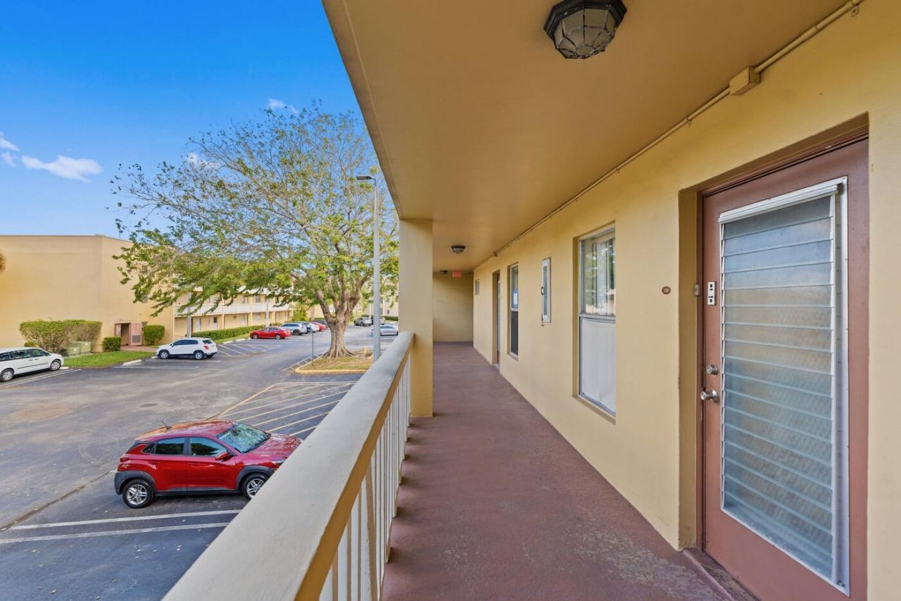 6020 NW 64th Avenue, Unit 208, Tamarac, FL 33319 Photo