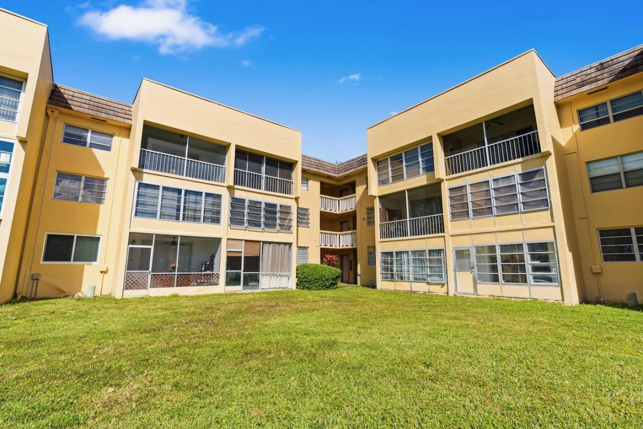 6020 NW 64th Avenue, Unit 208, Tamarac, FL 33319 Photo
