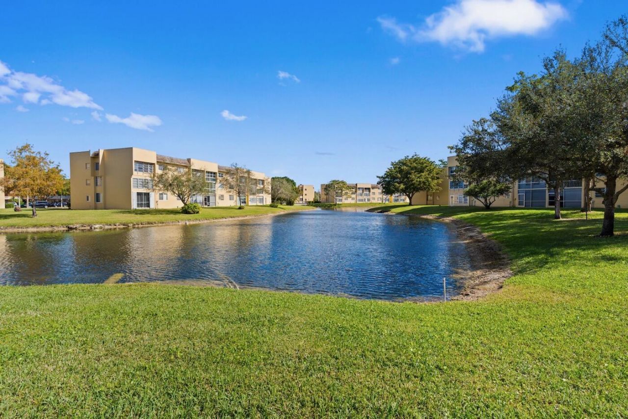 6020 NW 64th Avenue, Unit 208, Tamarac, FL 33319 Photo