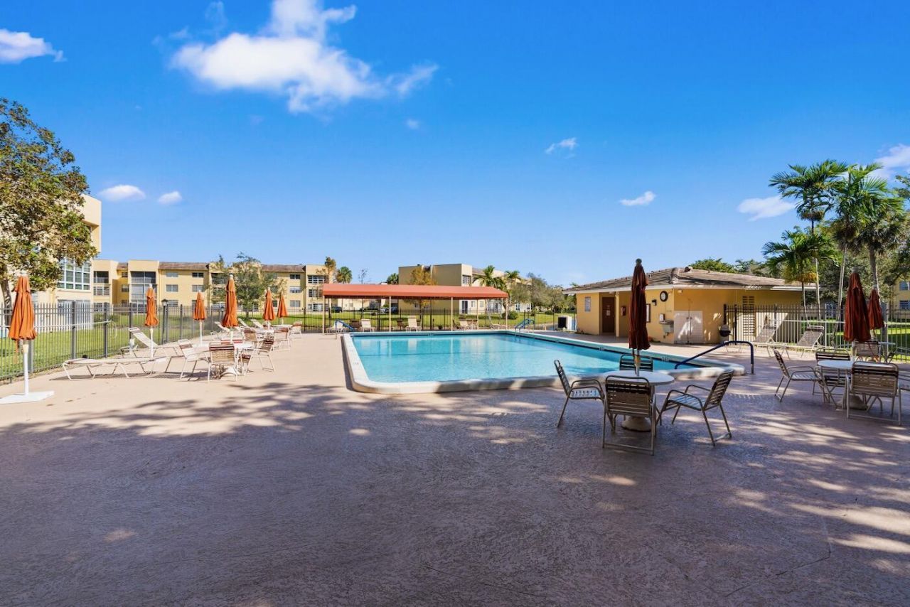 6020 NW 64th Avenue, Unit 208, Tamarac, FL 33319 Photo