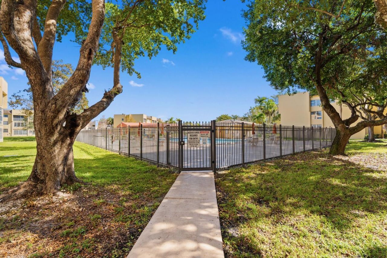 6020 NW 64th Avenue, Unit 208, Tamarac, FL 33319 Photo