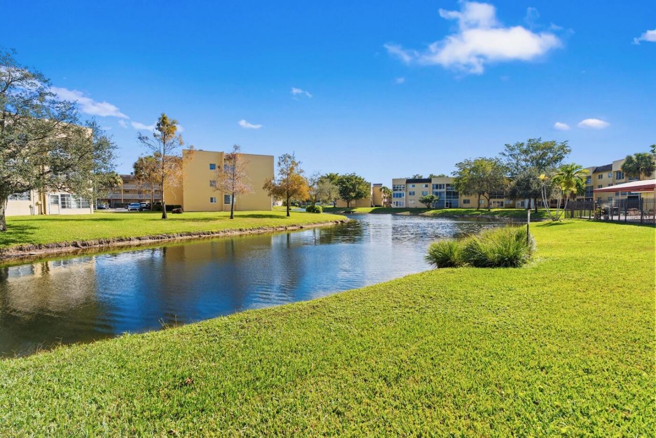 6020 NW 64th Avenue, Unit 208, Tamarac, FL 33319 Photo