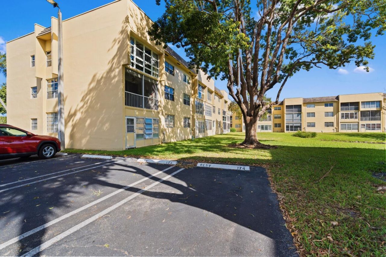 6020 NW 64th Avenue, Unit 208, Tamarac, FL 33319 Photo