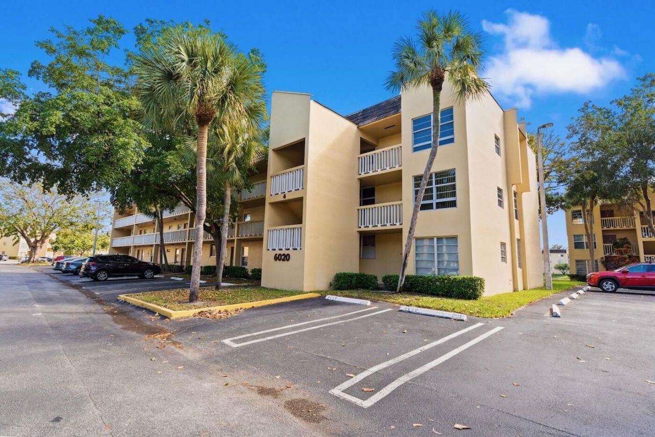 6020 NW 64th Avenue, Unit 208, Tamarac, FL 33319 Photo