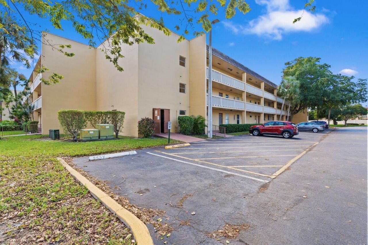 6020 NW 64th Avenue, Unit 208, Tamarac, FL 33319 Photo