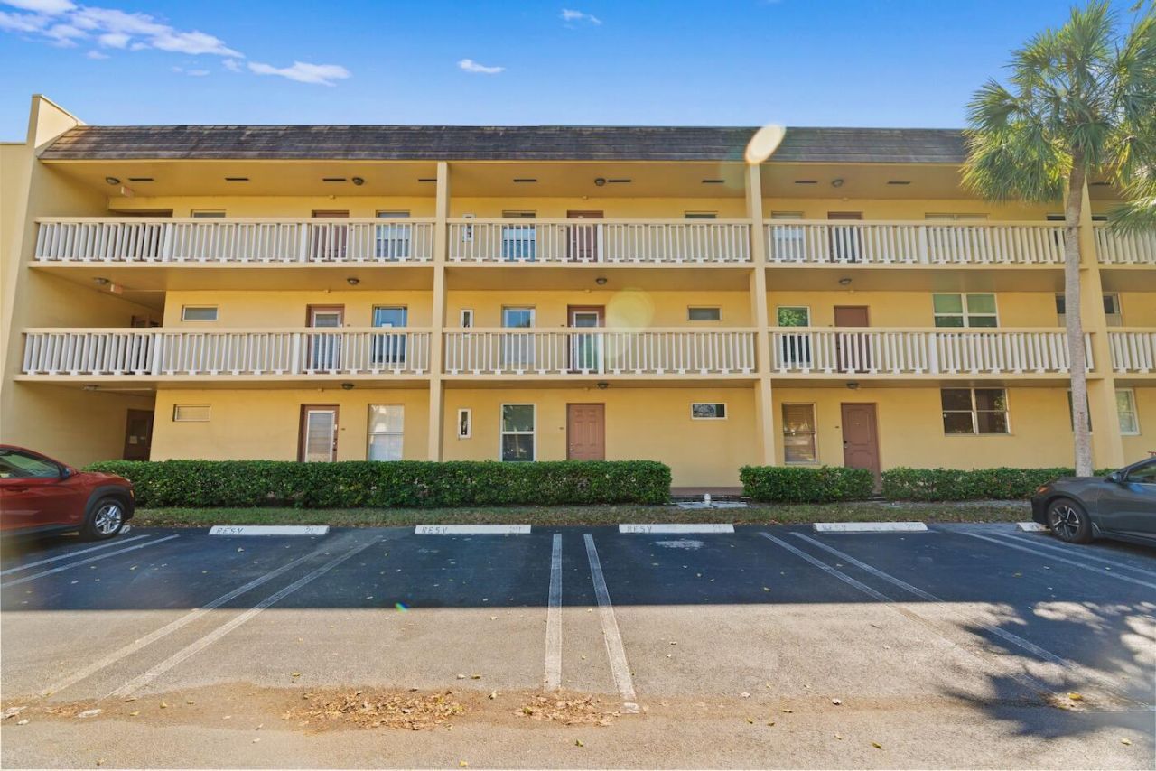 6020 NW 64th Avenue, Unit 208, Tamarac, FL 33319 Photo