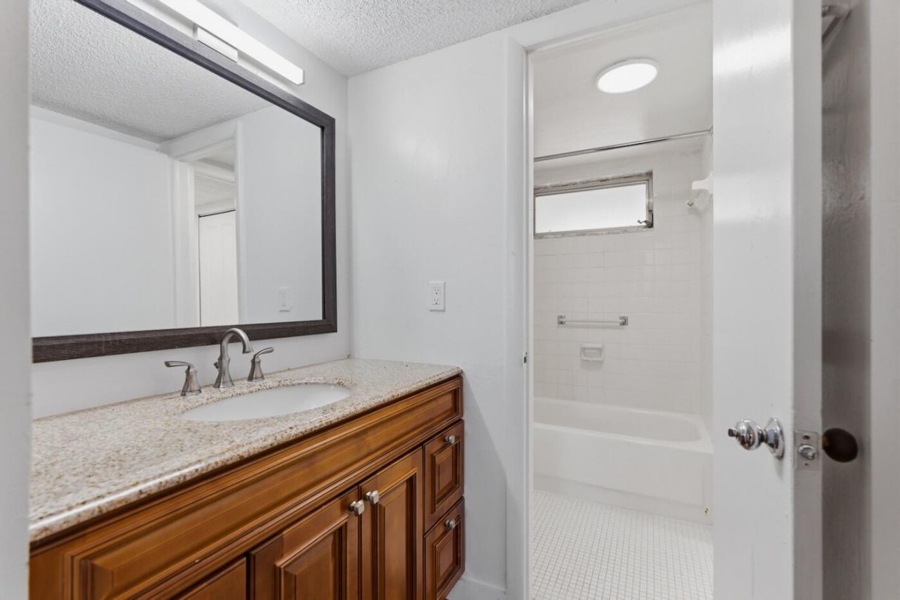 6020 NW 64th Avenue, Unit 208, Tamarac, FL 33319 Photo