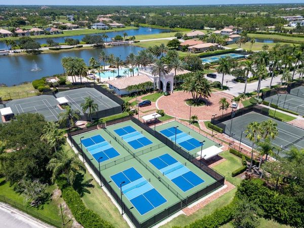121 SE Rio Casarano, Port St. Lucie, FL 34984