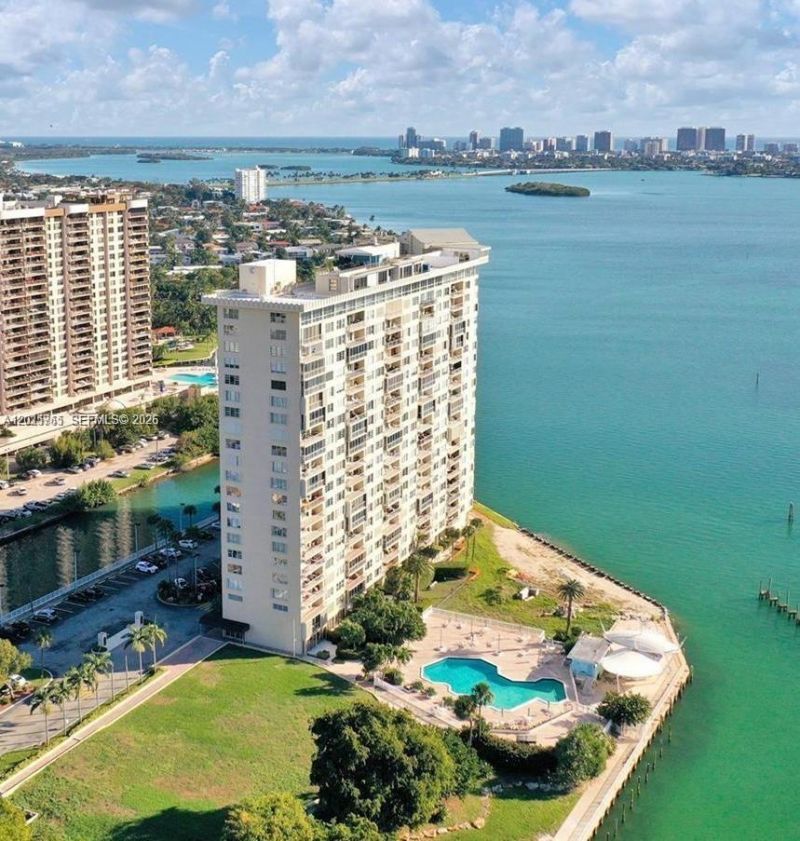 11111 Biscayne Blvd , Unit 17D, Miami, FL 33181 Photo