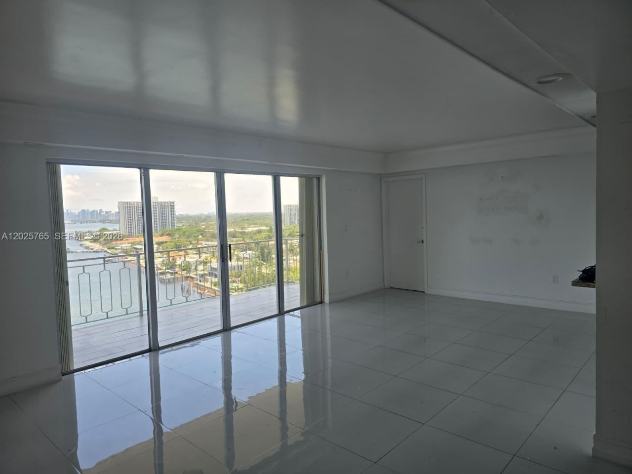 11111 Biscayne Blvd , Unit 17D, Miami, FL 33181 Photo