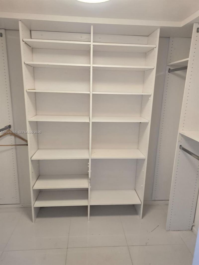 11111 Biscayne Blvd , Unit 17D, Miami, FL 33181 Photo