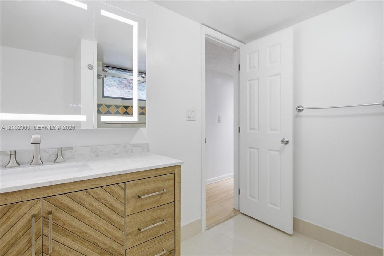 8335 SW 152nd Ave , Unit B-411, Miami, FL 33193 Photo