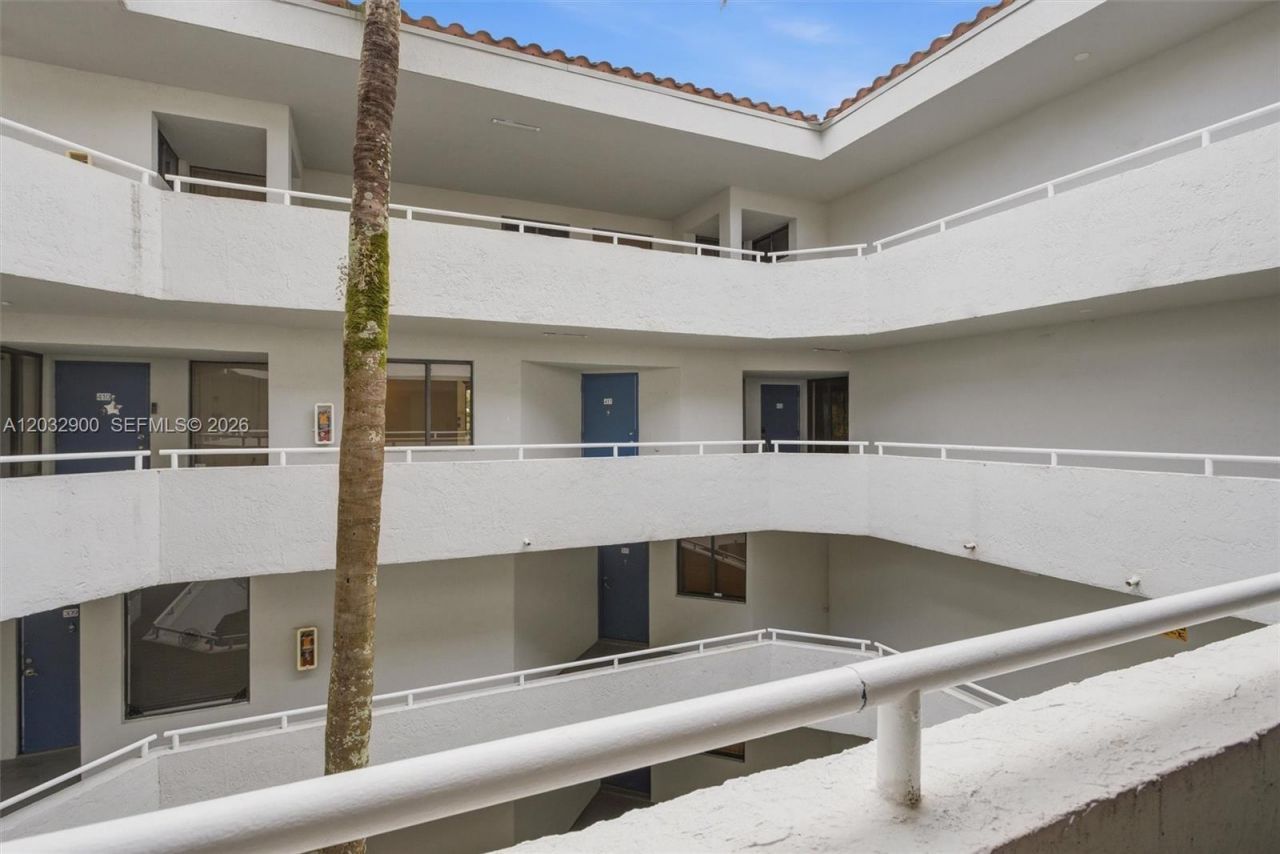 8335 SW 152nd Ave , Unit B-411, Miami, FL 33193 Photo