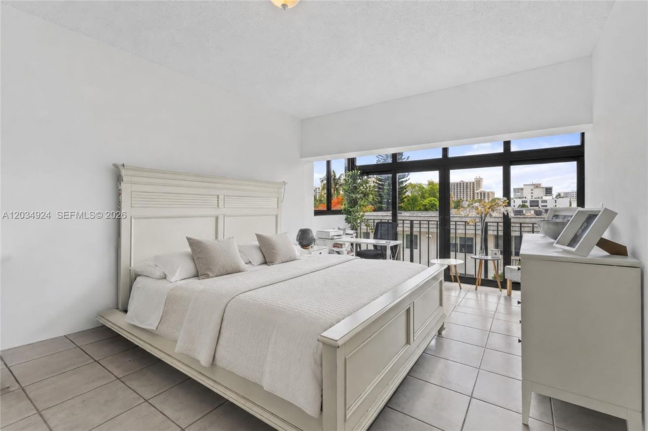 575 Crandon Blvd, Unit 413, Key Biscayne, FL 33149 Photo