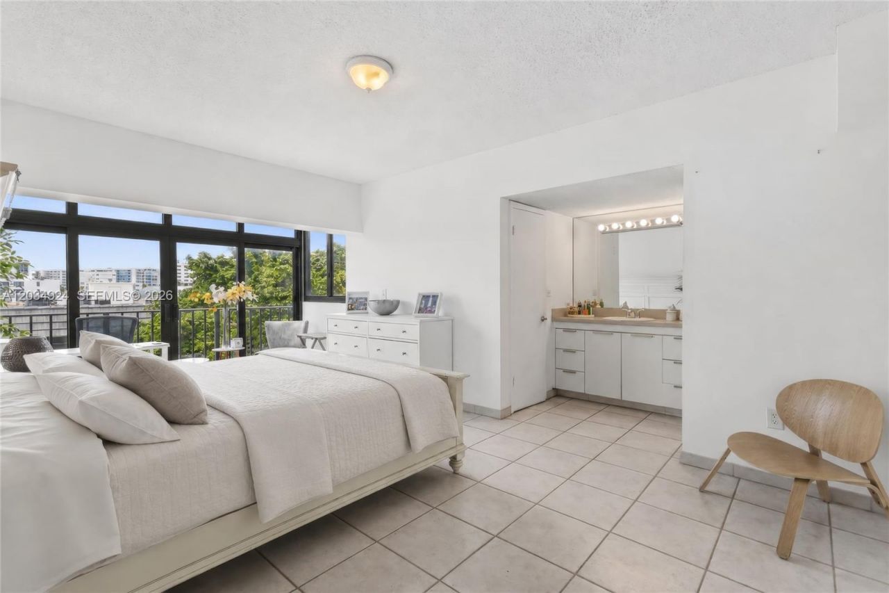 575 Crandon Blvd, Unit 413, Key Biscayne, FL 33149 Photo