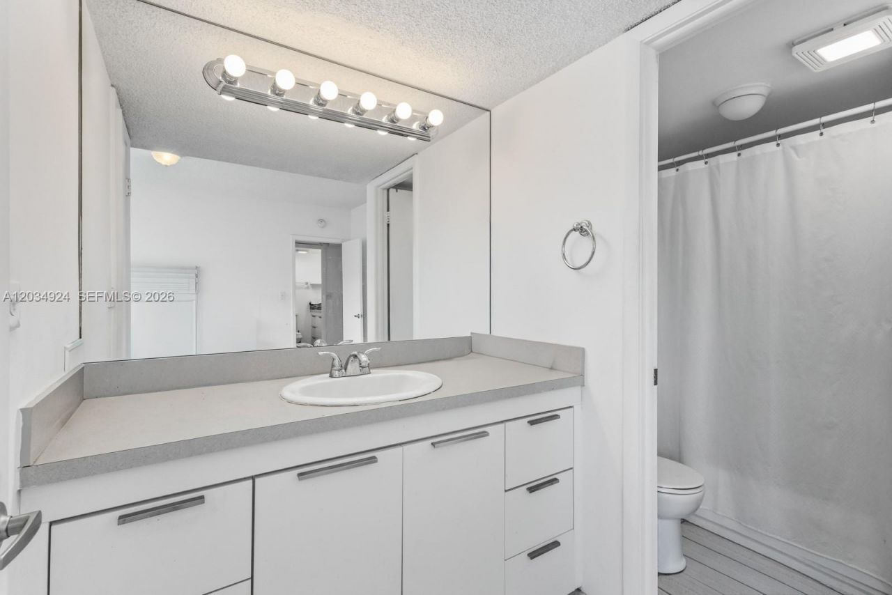 575 Crandon Blvd, Unit 413, Key Biscayne, FL 33149 Photo