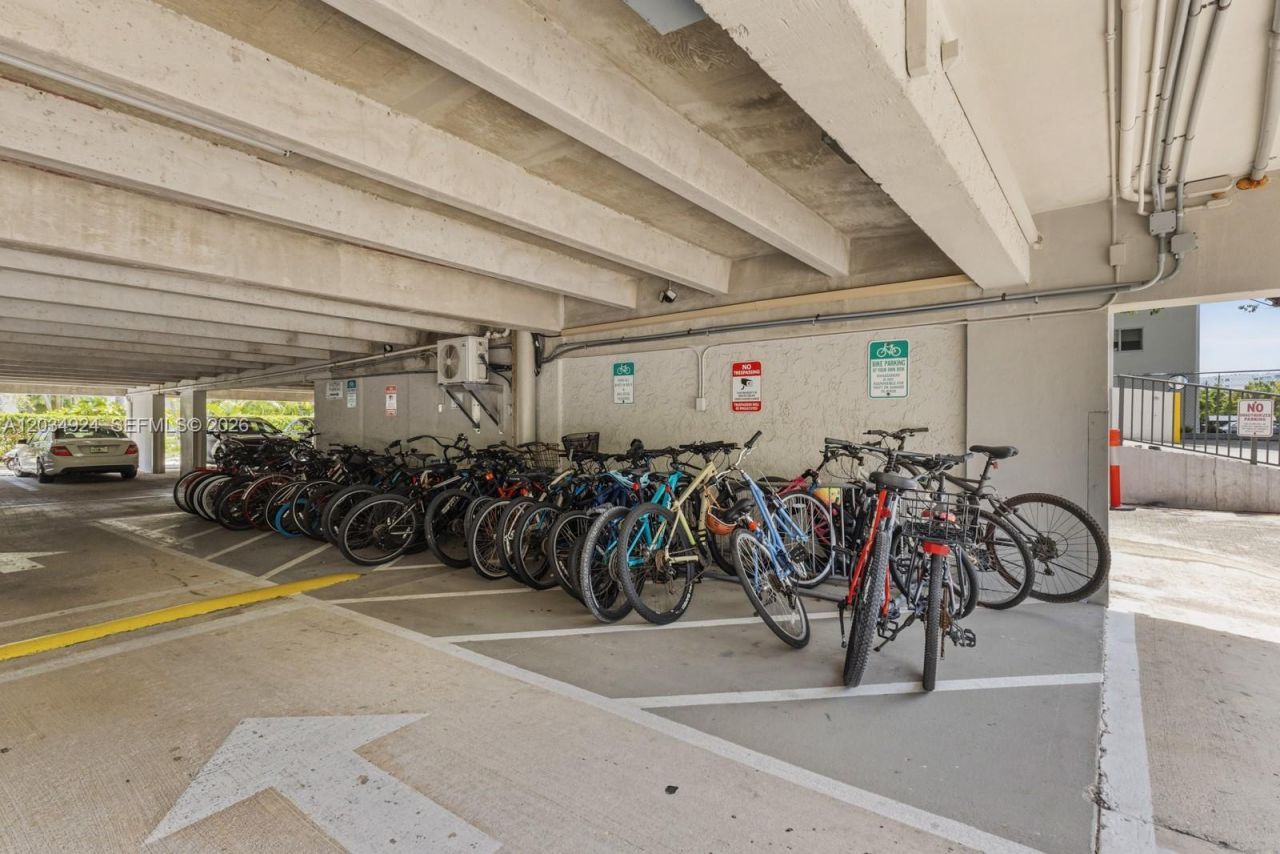 575 Crandon Blvd, Unit 413, Key Biscayne, FL 33149 Photo