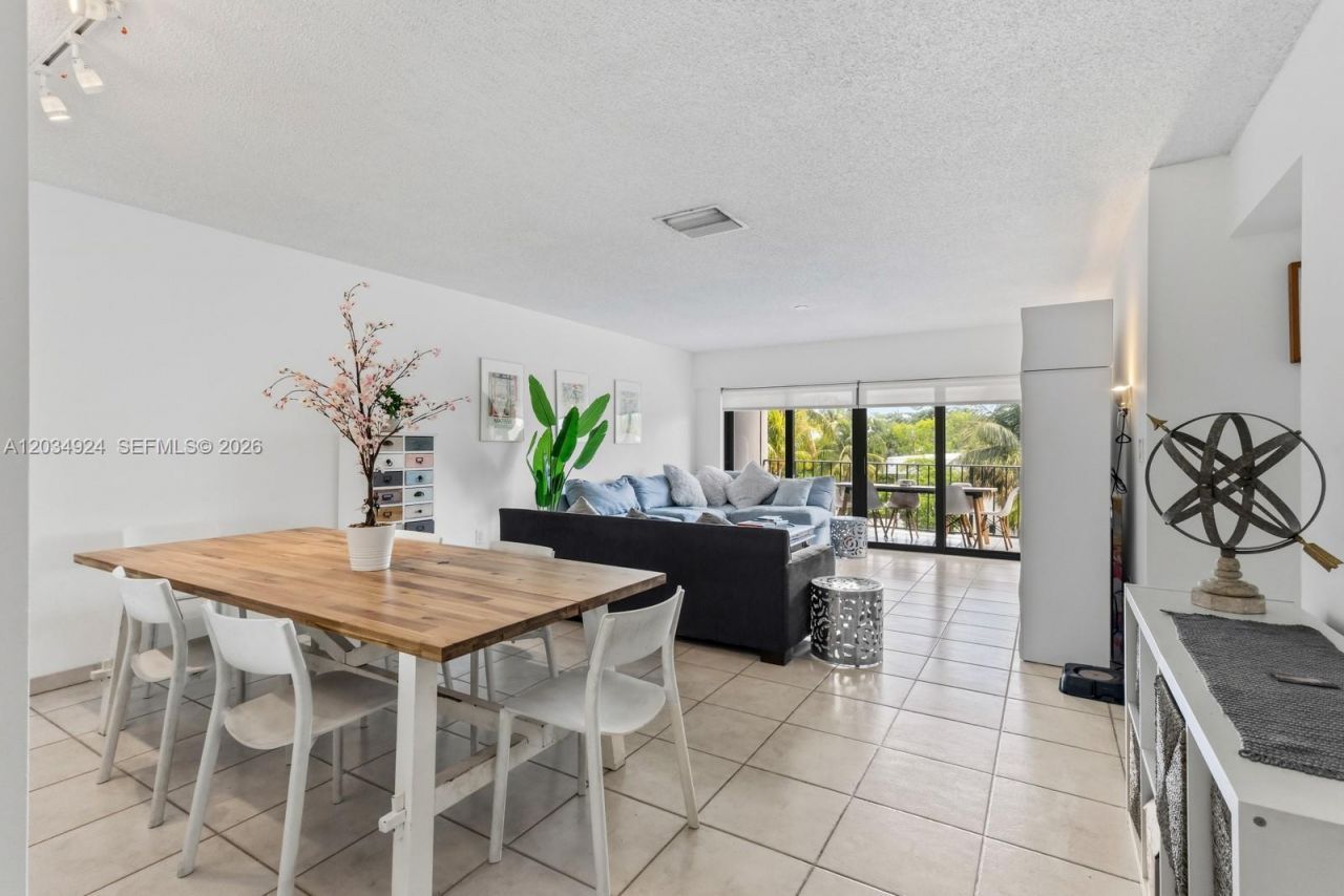 575 Crandon Blvd, Unit 413, Key Biscayne, FL 33149 Photo